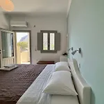 Sail & Apartment Kamari (Santorini)