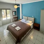 Sail & Apartment Kamari (Santorini)