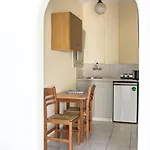 Sail & Apartment Kamari (Santorini)
