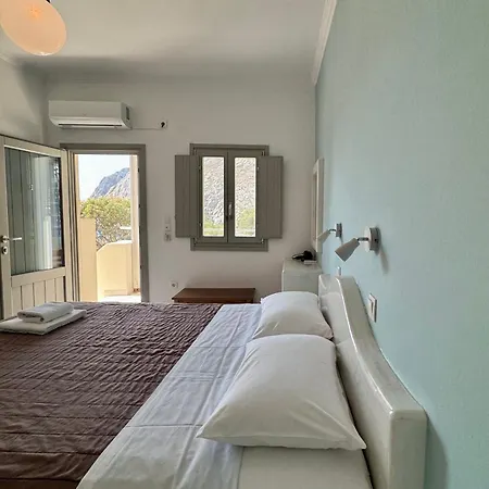 Sail & Apartment Kamari (Santorini)