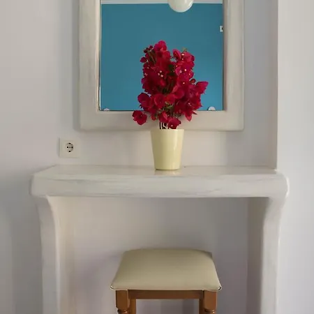 Sail & Apartment Kamari (Santorini)