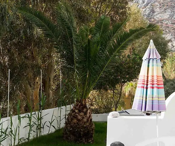 Sail & Apartment Kamari (Santorini)